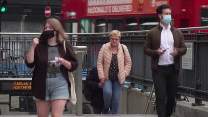 '일상 회복' 먼저 시행한 영국은 지금 / YTN