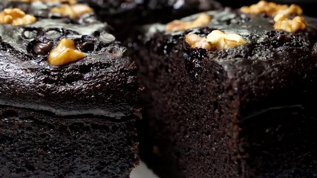 चॉकलेट बनाना केक । Eggless Chocolate Banana Cake in Cooker or Kadai | Moist Chocolate Banana Cake