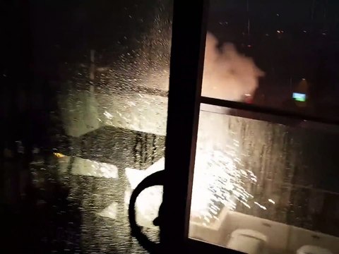 La foudre frappe à quelques centimètres de son balcon