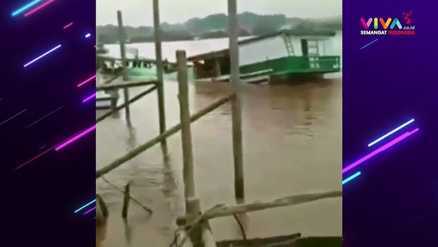 Bawa Ratusan Ton Pupuk, Kapal Motor Kayu Tiba-tiba Tenggelam