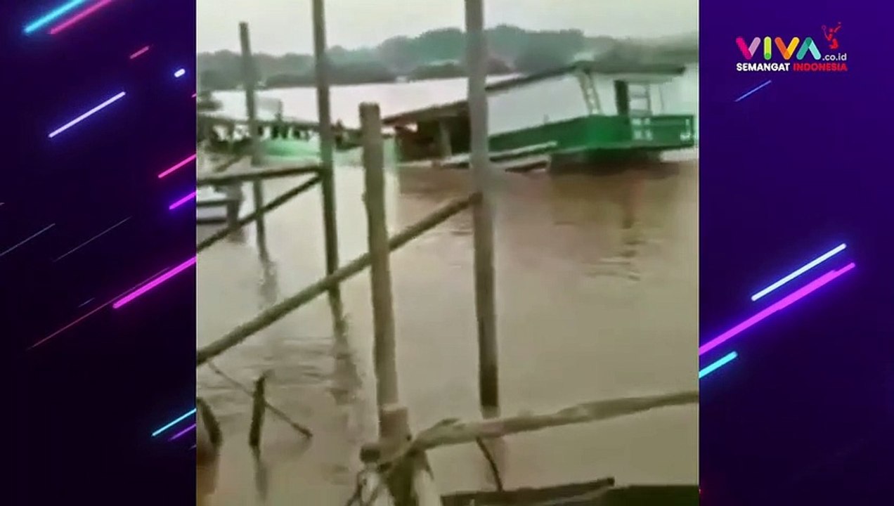 Bawa Ratusan Ton Pupuk, Kapal Motor Kayu Tiba-tiba Tenggelam