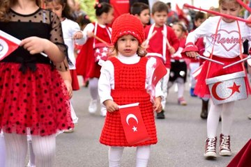 Tuzlalı miniklerden bandolu Cumhuriyet Bayramı Korteji
