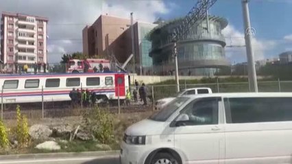 Boş yolcu treninin 2 vagonu raydan çıktı (2)