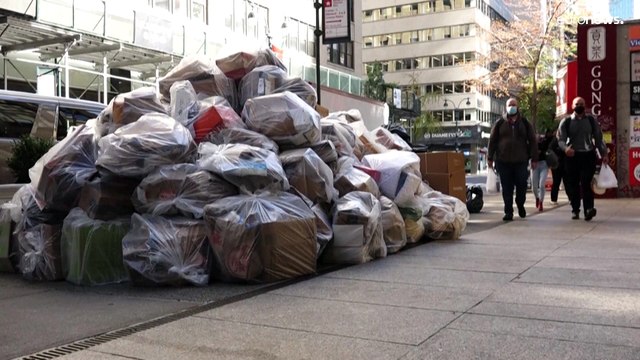 Горы мусора на улицах Нью-Йорка