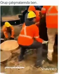 Arkadaşlarla grup çalışması yaparken kim