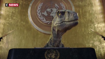 COP26 : «Ne choisissez pas l’extinction» exhorte un dinosaure depuis une tribune de l'ONU