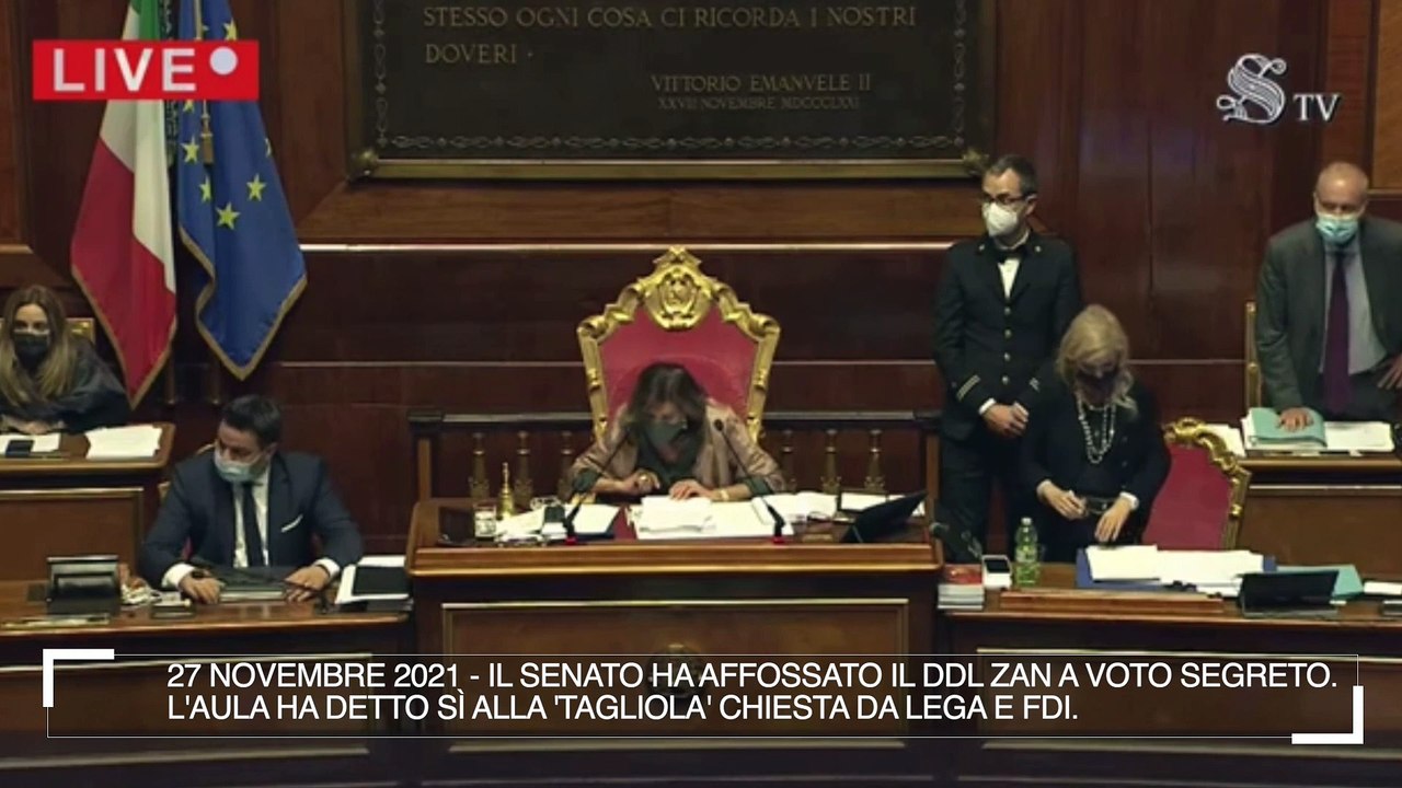 Milano, presidio contro stop al Ddl Zan: "Disgu...