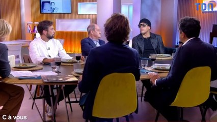 "Ce qu'on ne dit pas c'est..." : JoeyStarr, agacé, reprend Anne-Elisabeth Lemoine dans C à Vous...