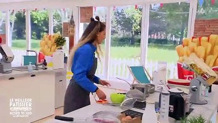 Une candidate fait une grosse chute dans "Le meilleur pâtissier"