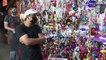 Los mexicanos vuelven a los mercados a hacer las compras de Día de Muertos
