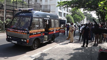 Aryan Khan  के घर आने से पहले मन्नत के बाहर मुम्बई पुलिस के भारी इंतजाम | FilmiBeat