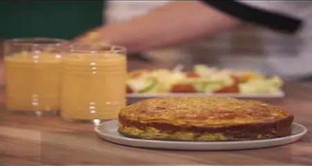 طاجين سلاطة مشوية ، مادلين بالليمون و الزعفران ، شوربة دجاج مقرمش ، عصير البطيخ و البسكويت