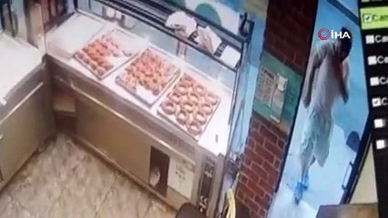 Görülmemek için emekleyen hırsız kameraya yakalandı