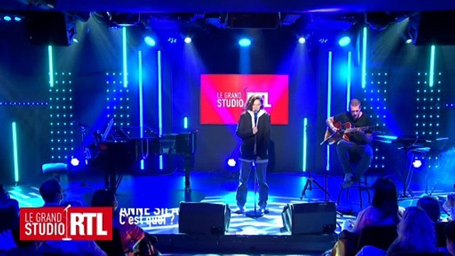 Anne Sila interprète C'est quoi ? dans Le Grand Studio RTL