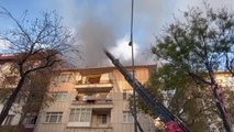 Ümraniye'de apartmanın çatı katında çıkan yangın söndürüldü