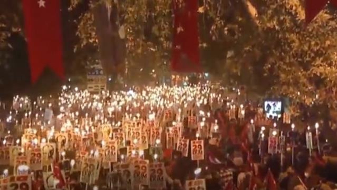 Bağdat Caddesi'nde Cumhuriyet Bayramı coşkusu! Binlerce kişiyle fener alayı düzenlendi