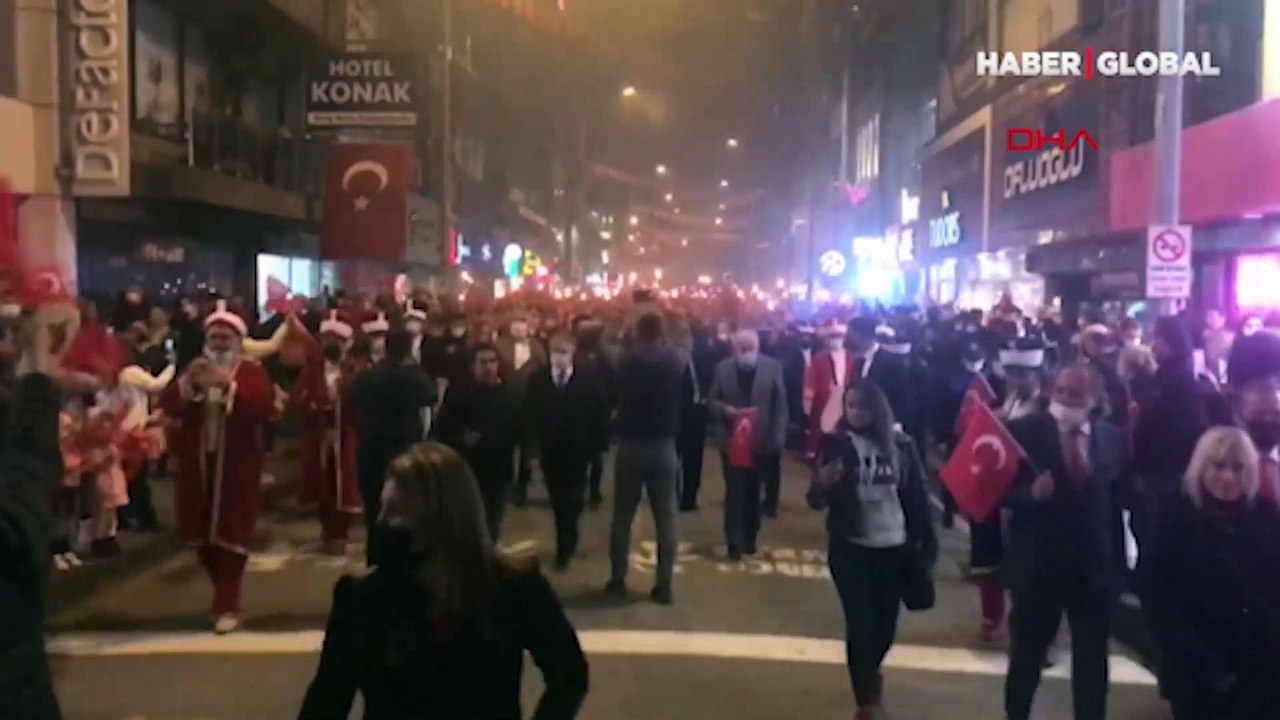 29 Ekim kutlamalarında Mehter takımı krizi! Vatandaşlar, İstiklal Marşı okuyarak tepki gösterdi