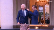 Biden asume ante Macron la 
