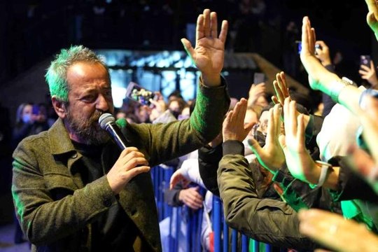 Bilecik'te Cumhuriyet coşkusu fener alayı ve Feridun Düzağaç konseri ile taçlandı