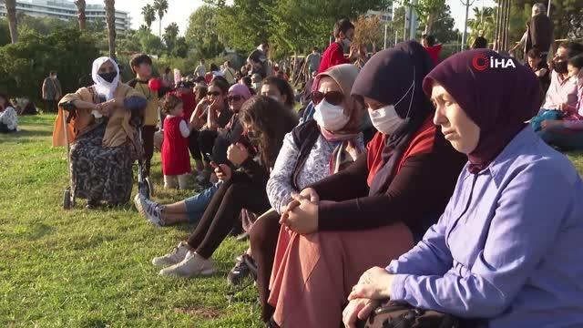 SOLOTÜRK, dünyaca ünlü sahili yaza çevirdi