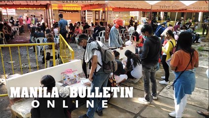 Registrants flock at the COMELEC office in Davao City on the last day of voter’s registration