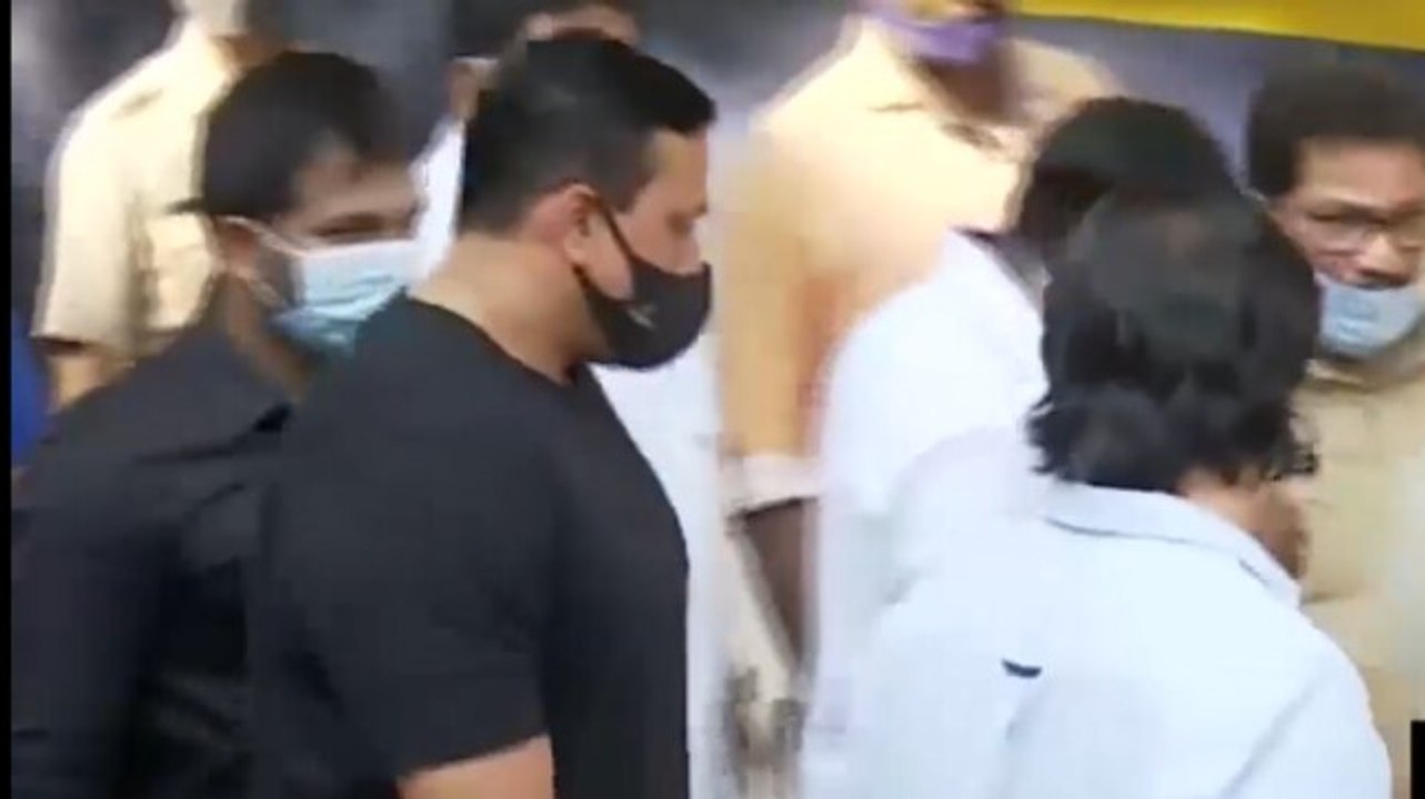SRK's bodyguard Ravi reaches Arthur Road jail a...