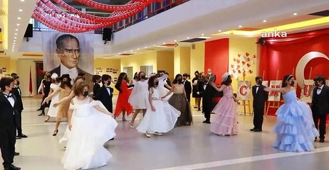 Cumhuriyet Bayramı'nda Atatürk'ün katıldığı son baloyu canlandırdılar