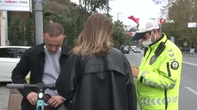 İstanbul'da elektrikli scooter denetiminde ilginç anlar: Normalde 3-4 kişi biniyorduk, bugün şansa 2 kişi yakalandık