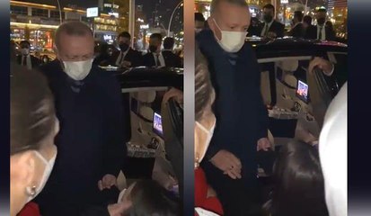 Cumhurbaşkanı Erdoğan, küçük kız çocuğunun talebini duyunca annesine döndü: İyi yetiştirmişsin