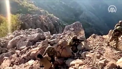 Mağaradaki 4 PKK'lı terörist teslim alındı