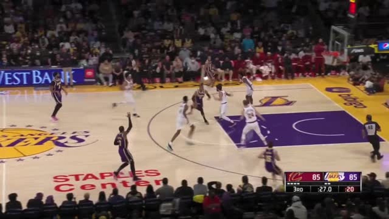 LeBron leads Lakers to victory on return from i...