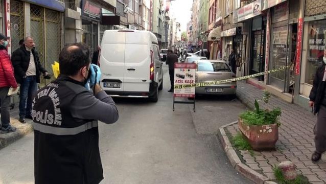 Ambulans sesini duyunca bıçaklayan da bıçaklanan da kaçtı