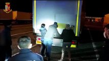 Dodicimila euro per viaggiare dall'Egeo alla Francia: blitz della polizia sui tir in autostrada