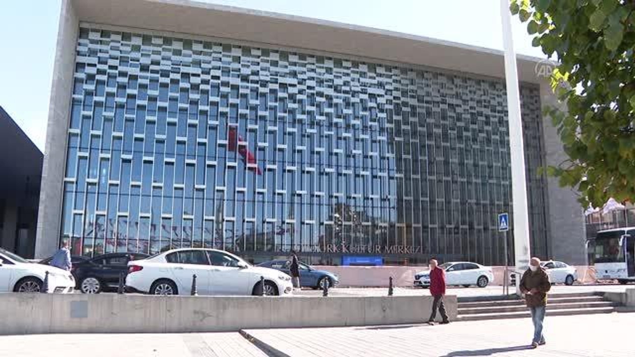 Atatürk Kültür Merkezi ziyaretçilerini ağırlamaya başladı