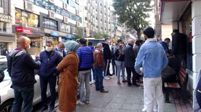 Noter önünde uzun kuyruklar oluştu, vatandaşlar sitem etti