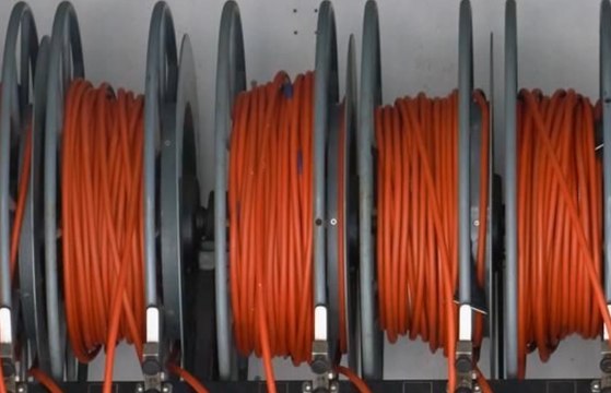 Monza - Sequestrati oltre 440 chilometri di cavi elettrici e circa 2mila adattatori non a norma (30.10.21)