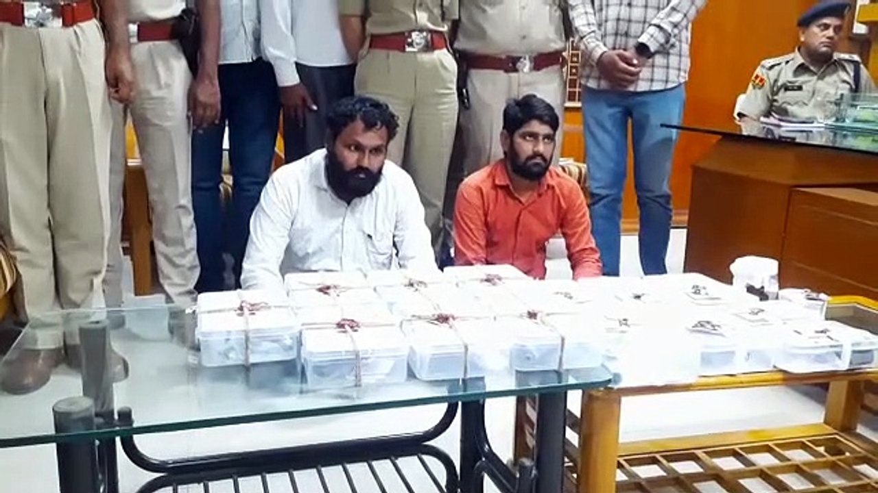 12 पिस्तौल, एक रिवॉल्वर व एक देसी कट्टा, 32 कार...