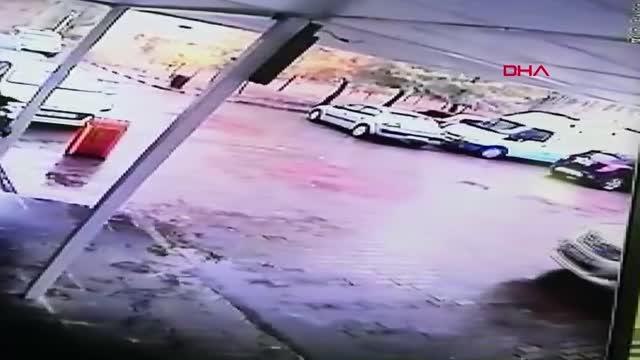 Son dakika: KAZA YAPAN KADININ DOĞUM SANCILARI BAŞLAYINCA POLİS HASTANEYE YETİŞTİRDİ