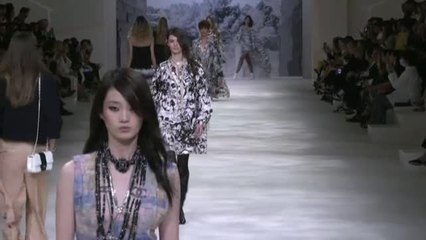 Chanel presenta en Dubai su nueva colección crucero, llena de blancos y negros