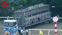 Japonya’daki yarış atı, ismiyle spikere zor anlar yaşattı