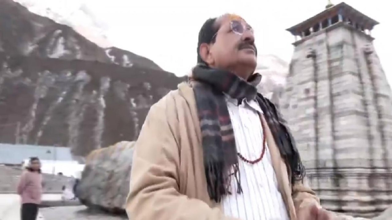 PM Modi's brother offers prayer at Kedarnath temple