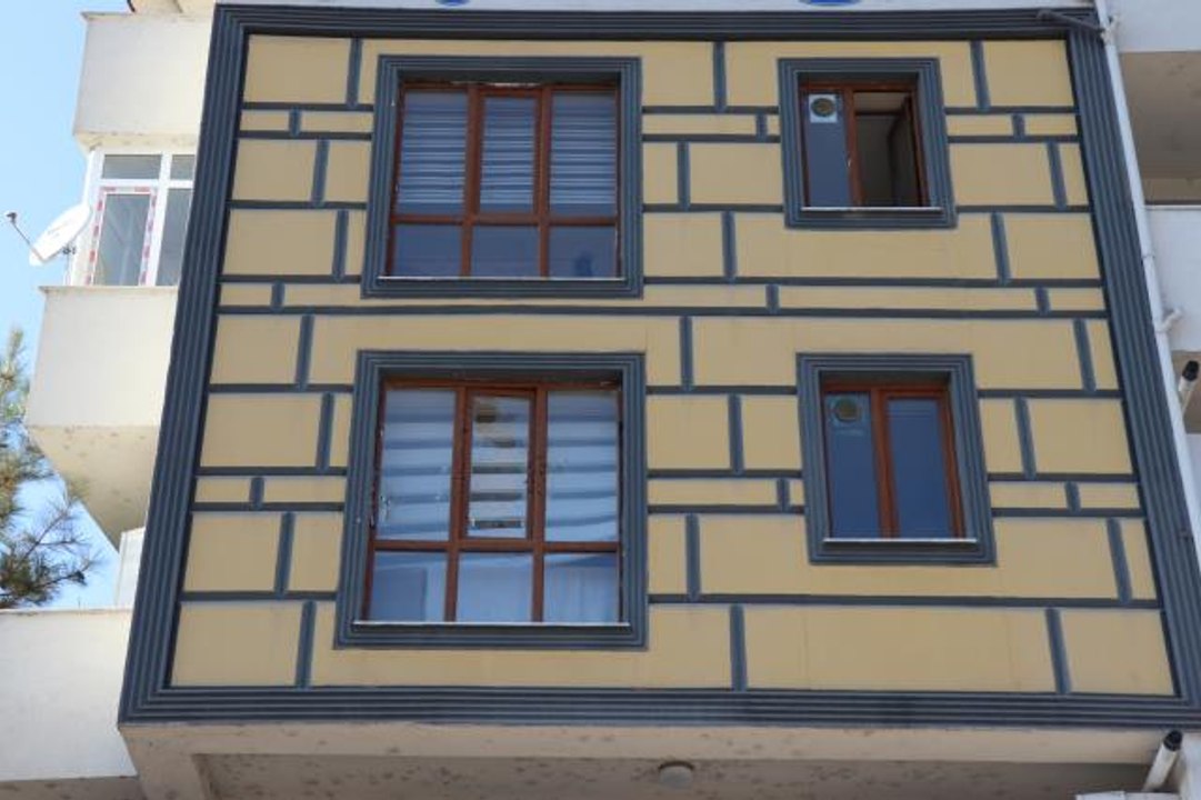 Bir ev kurşunlandı
