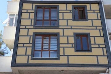 Bir ev kurşunlandı