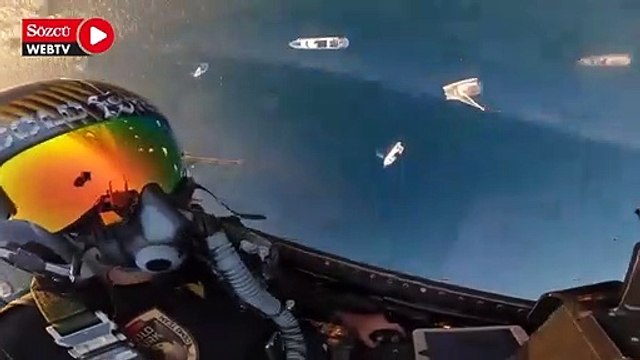 Solotürk ve Türk Yıldızları'nın 29 Ekim uçuşları nefes kesti