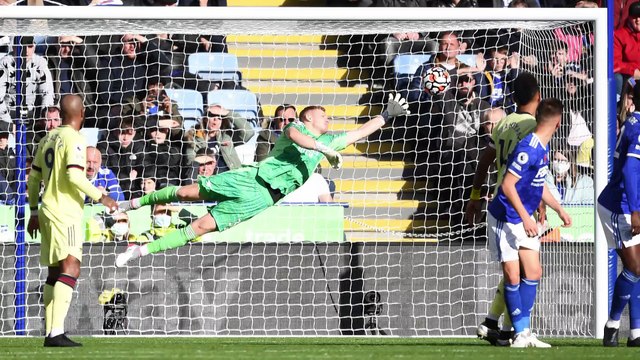 Mikel Arteta et Brendan Rodgers applaudissent la prestation de Aaron Ramsdale