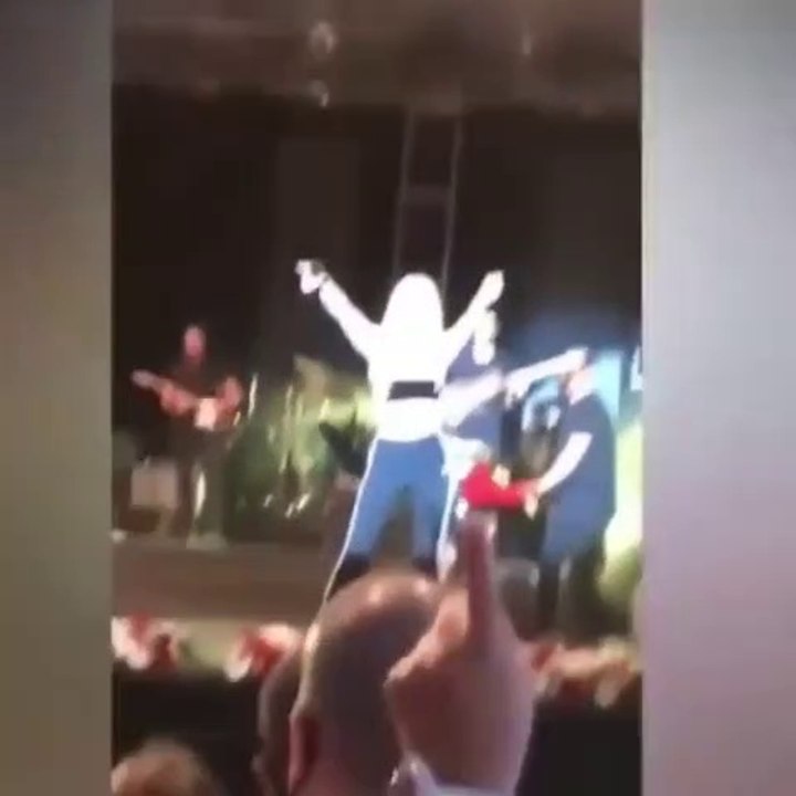 Gülşen konserinde seyirciden 'Şinanay' şarkısıyla Galatasaray'a küfür