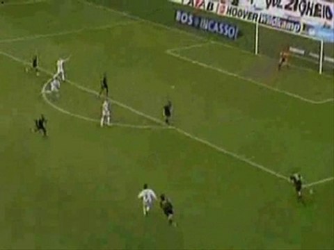 Berry Powel scoort tegen Heracles (2008)