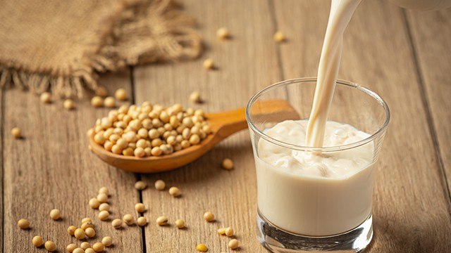 Bisa Gantikan Susu Sapi, Ini 3 Manfaat Kesehatan dari Susu Kedelai