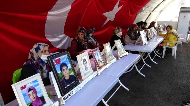 Yüreği yanık anne Güzide Demir: Oğlumu HDP'den alana kadar buradan gitmeyeceğim