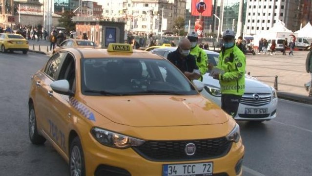 Ceza aldı, yine de akıllanmadı! Taksim'de kural ihlali yapan taksiciden polise: hakkımı helal etmiyorum